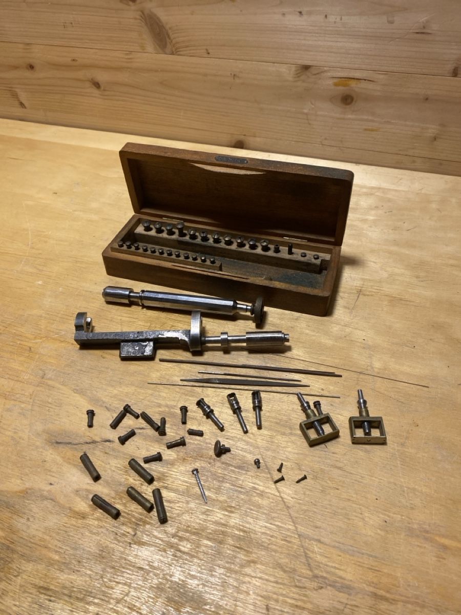 Tutti gli attrezzi: Outils pour horloger… – Usato da Corcelles NE venduto da Avossouhaits 1