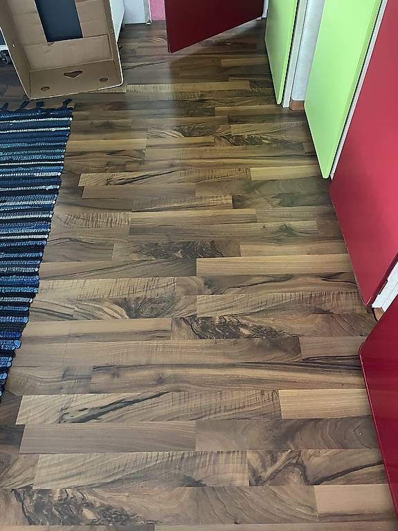 Rivestimenti per pavimenti: 3 Pakete Laminat – Usato da Lyss venduto da Zwei_kind 1