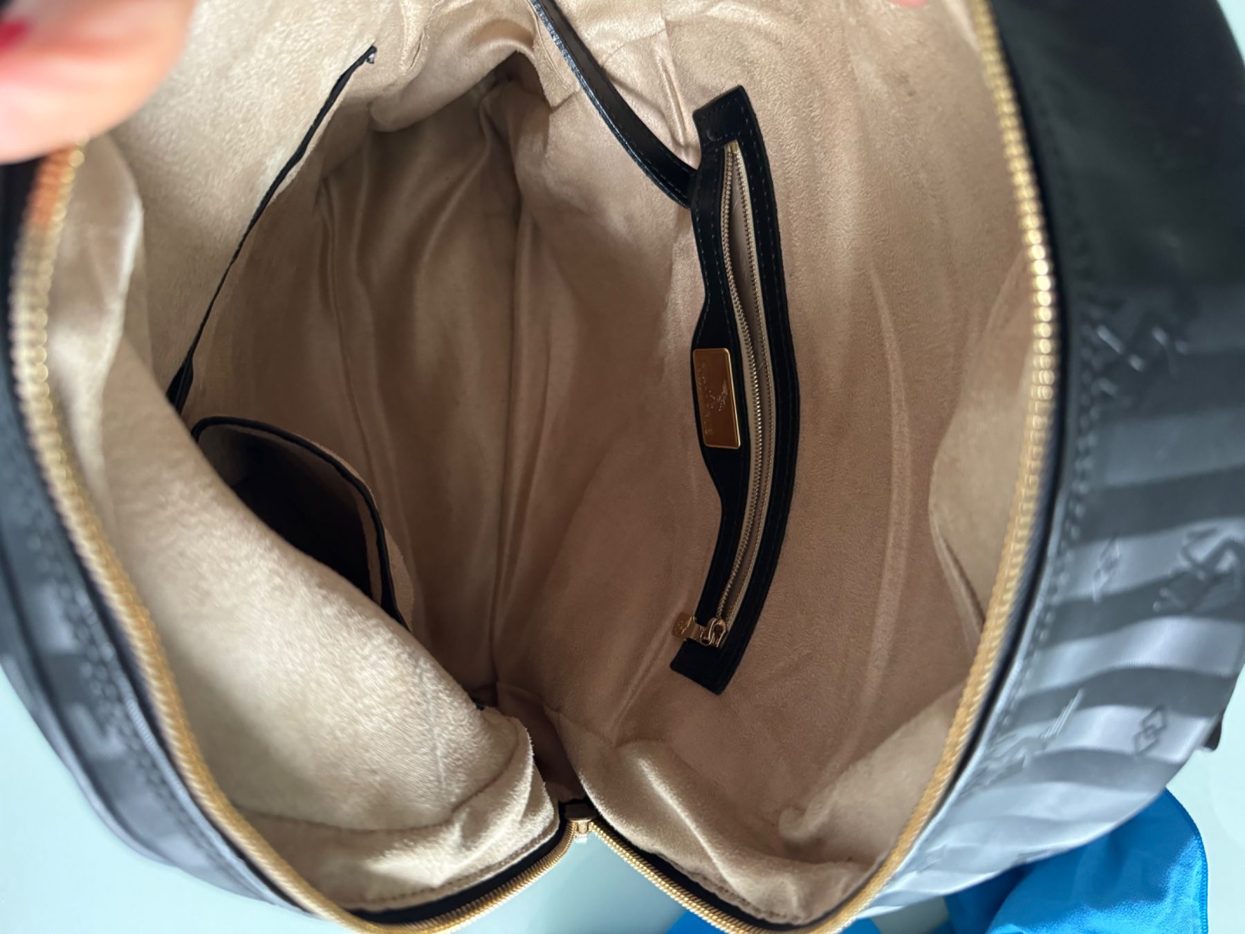 Maison Mollerus Zaini: Rucksack MAISON MOLLERUS classic schwarz/gold – Nuovo (secondo la descrizione) da Adliswil venduto da atram57 9