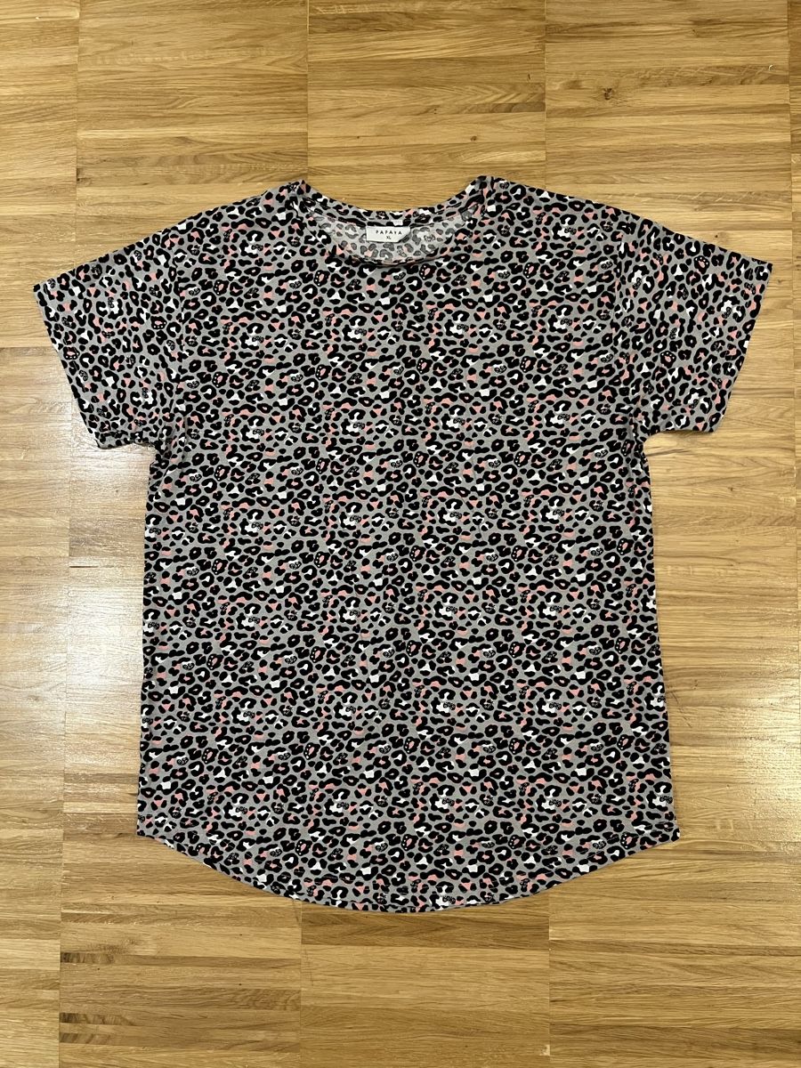 T-shirt: Leopard print T shirt – Nuovo (secondo la descrizione) da Adliswil venduto da Marjin