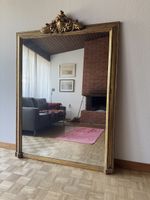 Grosser, alter Spiegel