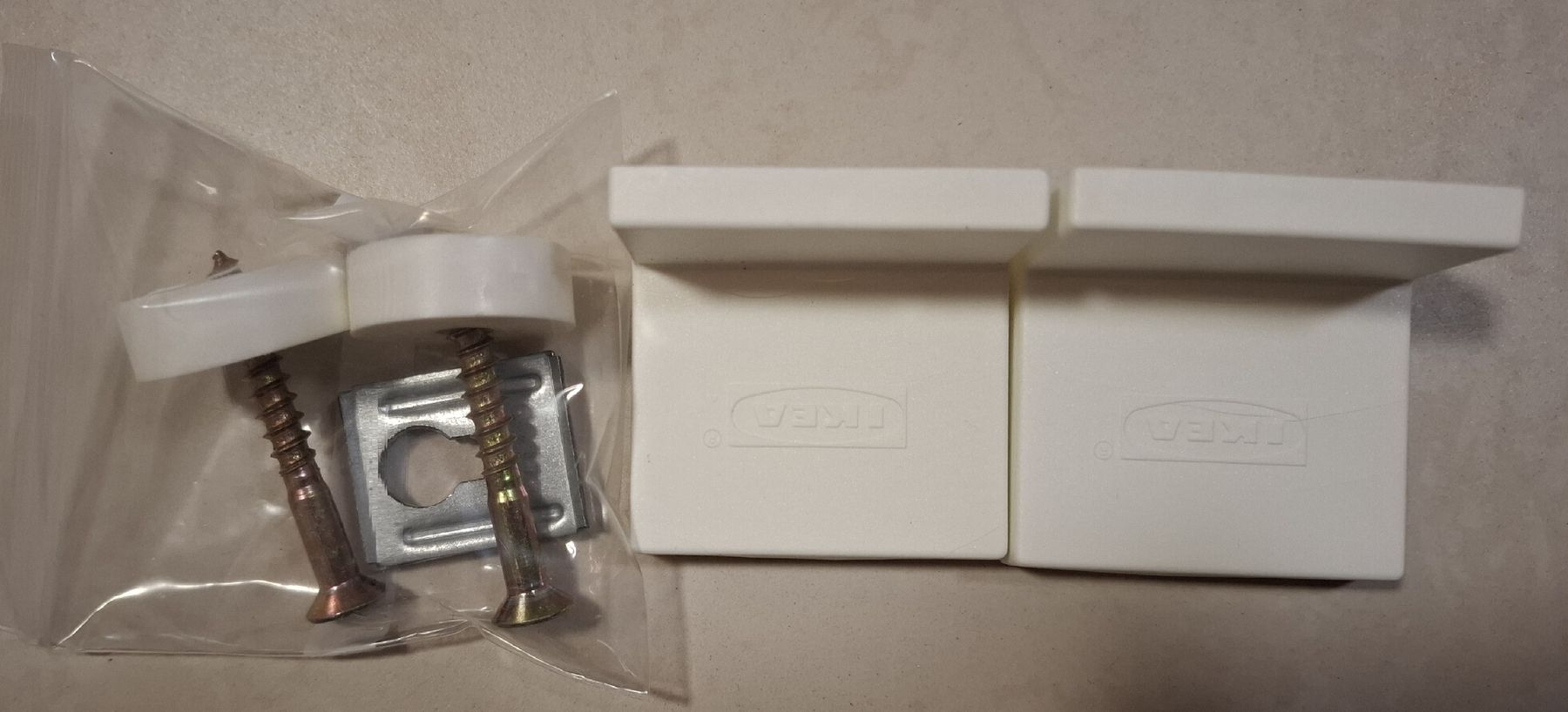 Ikea Vetrine: Ikea Billy Vitrine weiss mit Glasfronten – Usato da Winterthur venduto da DanielaB07 3