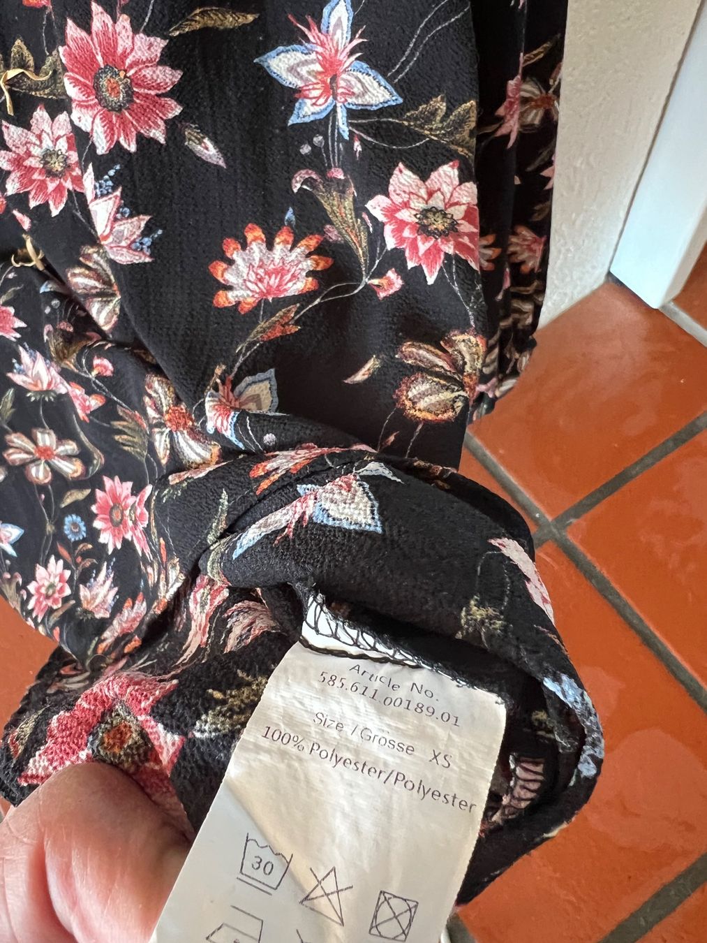 Navyboot Camicette: Bluse von Navyboot mit Blumenmuster, Grösse 36 – Usato da Ruggell venduto da Malbuntiger01 2