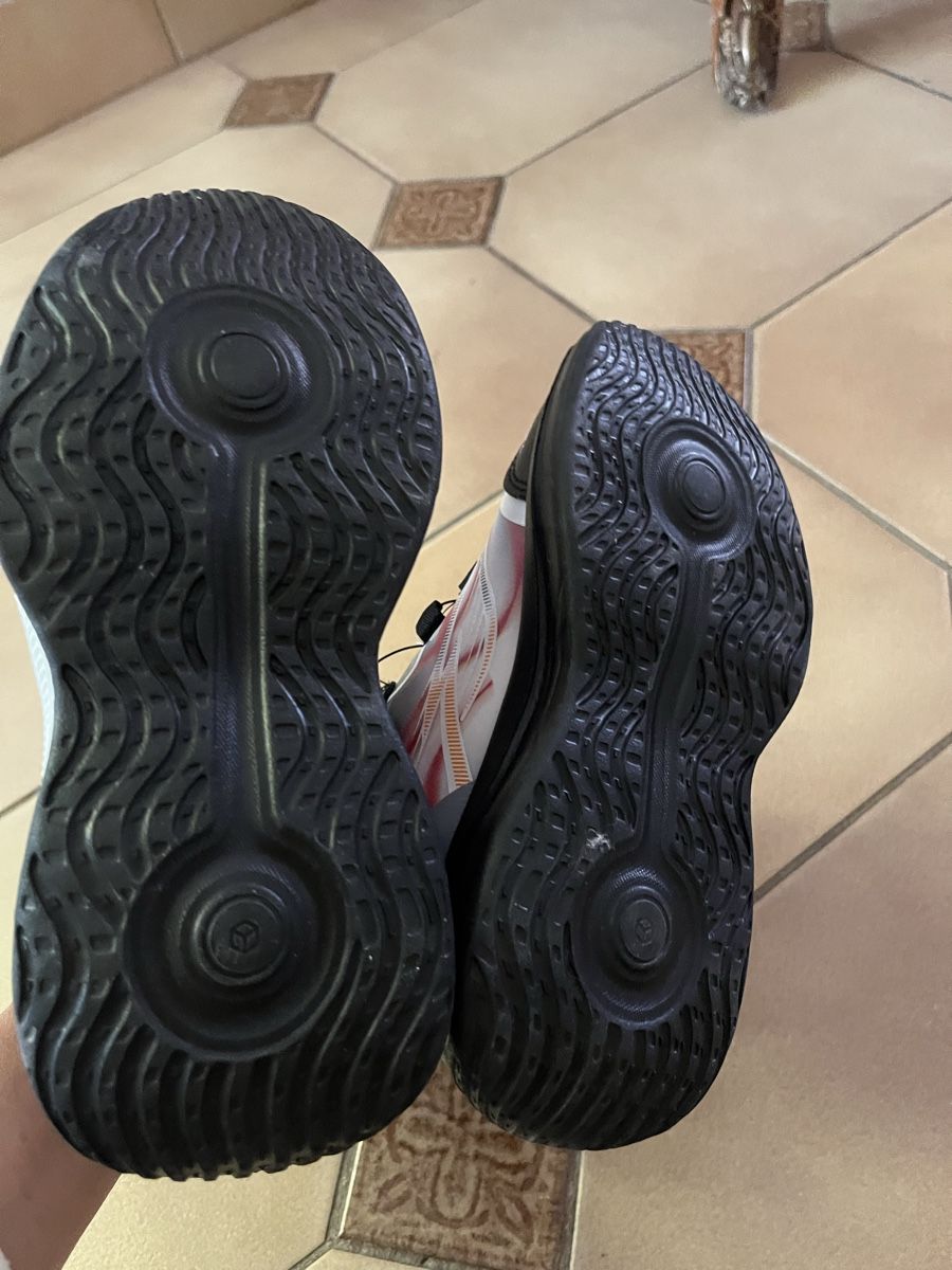 Scarpe per ragazzi: Basket chaussures taille 32 neuf  – Nuovo (secondo la descrizione) da Bellevue venduto da utilisatratice 3