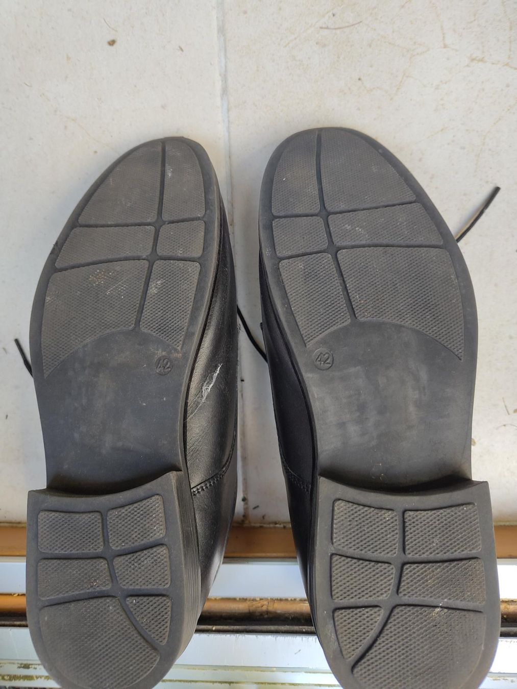 Scarpe da uomo: Schwarze Herren Schuhe, Grösse 42 – Usato da Romont FR venduto da may_x6gf 2