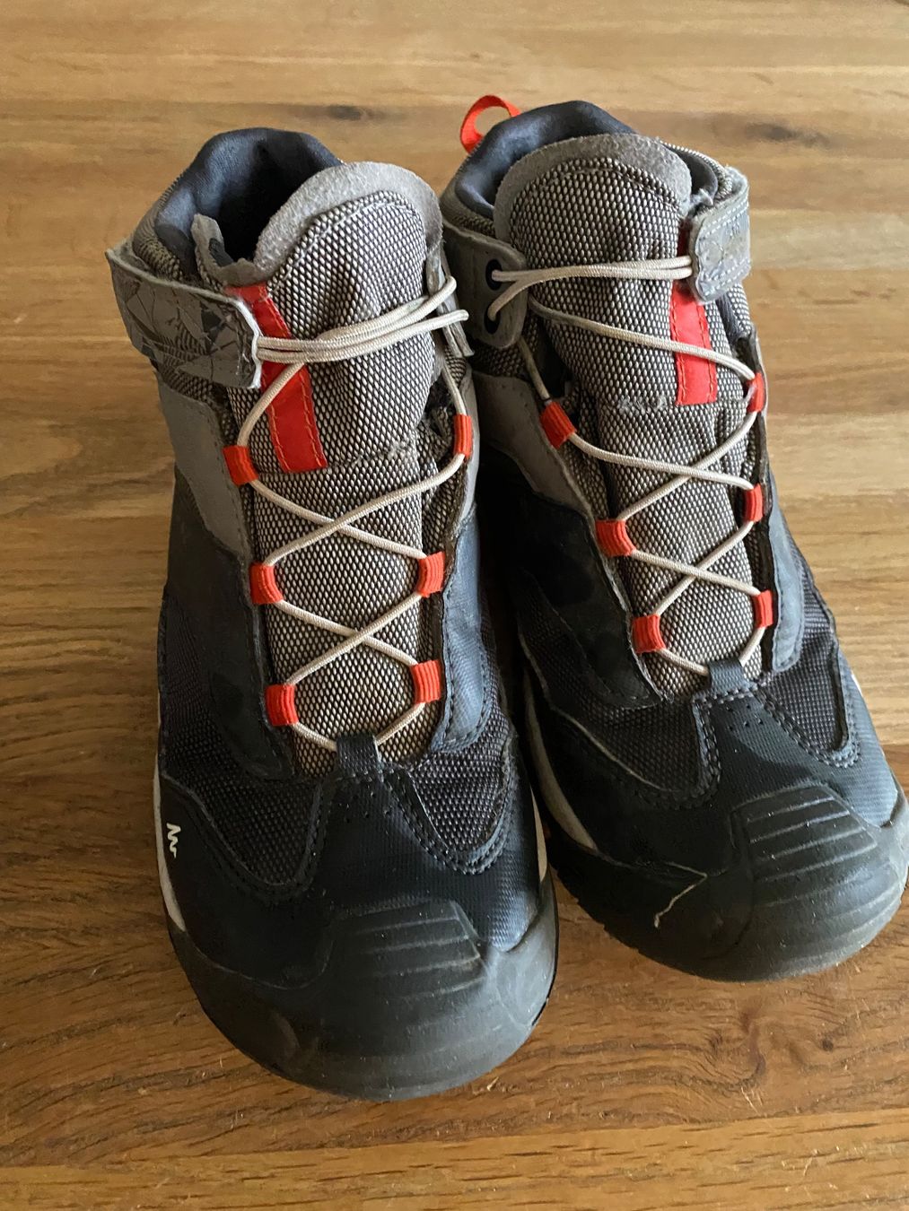 Decathlon Scarpe per ragazzi: Outdoor Schuhe QUECHUA, Gr. 33 – Usato da Bassersdorf venduto da och_928l 1