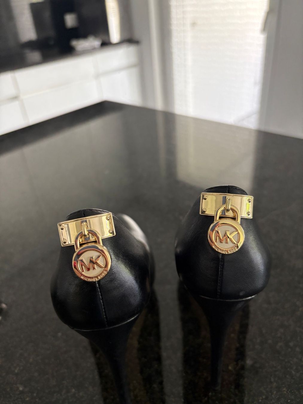 Michael Kors Scarpe da donna: Schuhe, Pumps, High Heels Michael Kors – Usato da Jonschwil venduto da Dr.MeganHunt 1