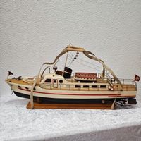Altes Schiffsmodell, Holzboot mit Elektromotor Rarität