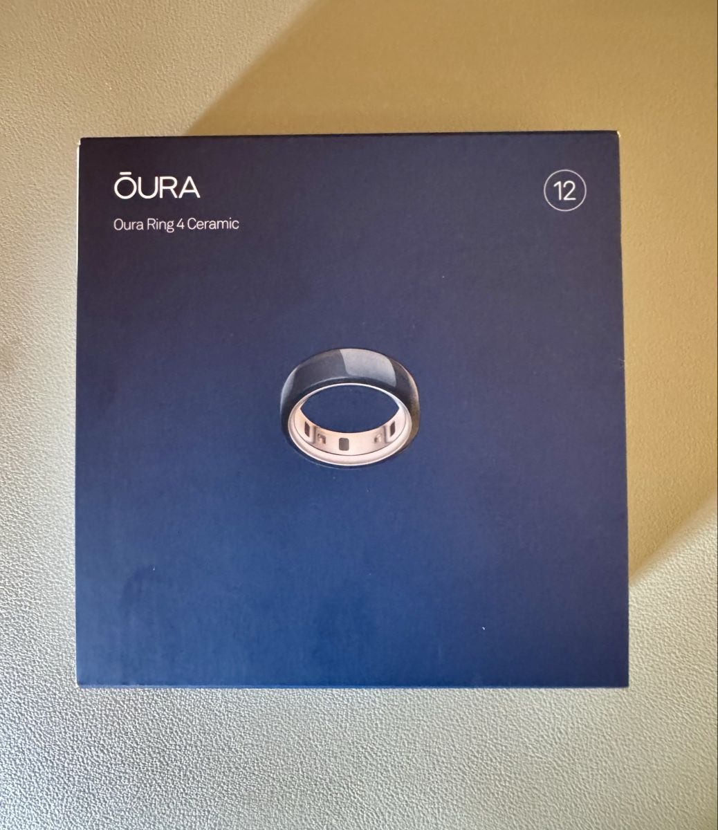 Oura Anelli: Oura Ring 4 Ceramic, Midnight - Size 12 – Nuovo e nell'imballaggio originale da Arzier-Le Muids venduto da sim_lp7v