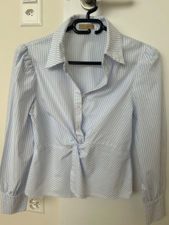 Zwei Damen Bluse Grösse XS, neuwertig!
