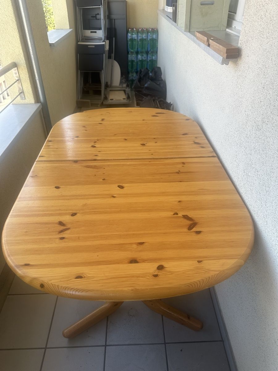 Tische: Esstisch aus Holz – Gebraucht aus Jona von Yamisi