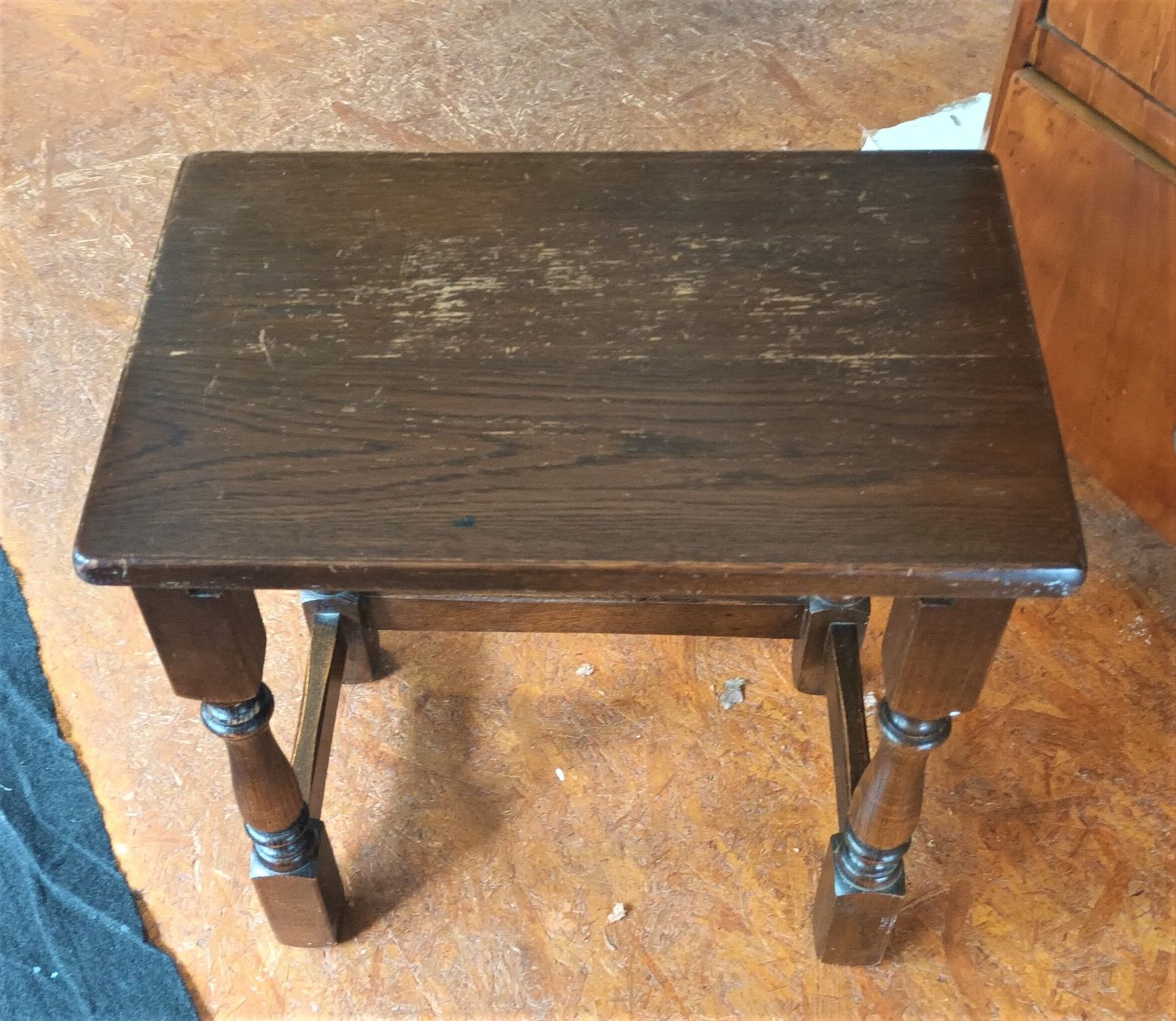 Sgabelli: Antiker englischer Hocker Joint Hocker Beistelltisch – Usato da Vaduz venduto da Bergtiger 5
