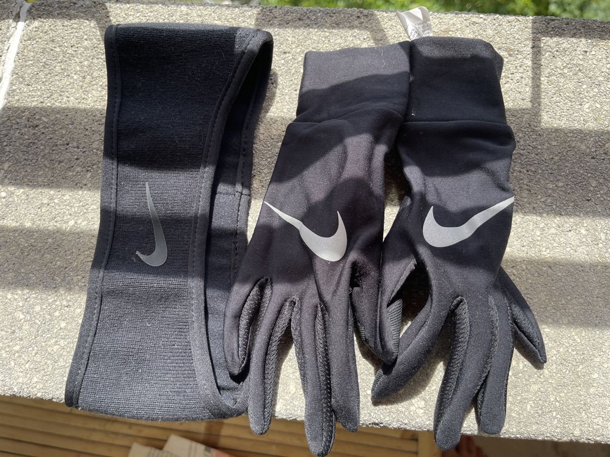 Nike Copricapi, berretti & cappellini: Kopfband und Handschuhe - Nike - für Velo oder Running – Nuovo (secondo la descrizione) da Bern venduto da UA_dream