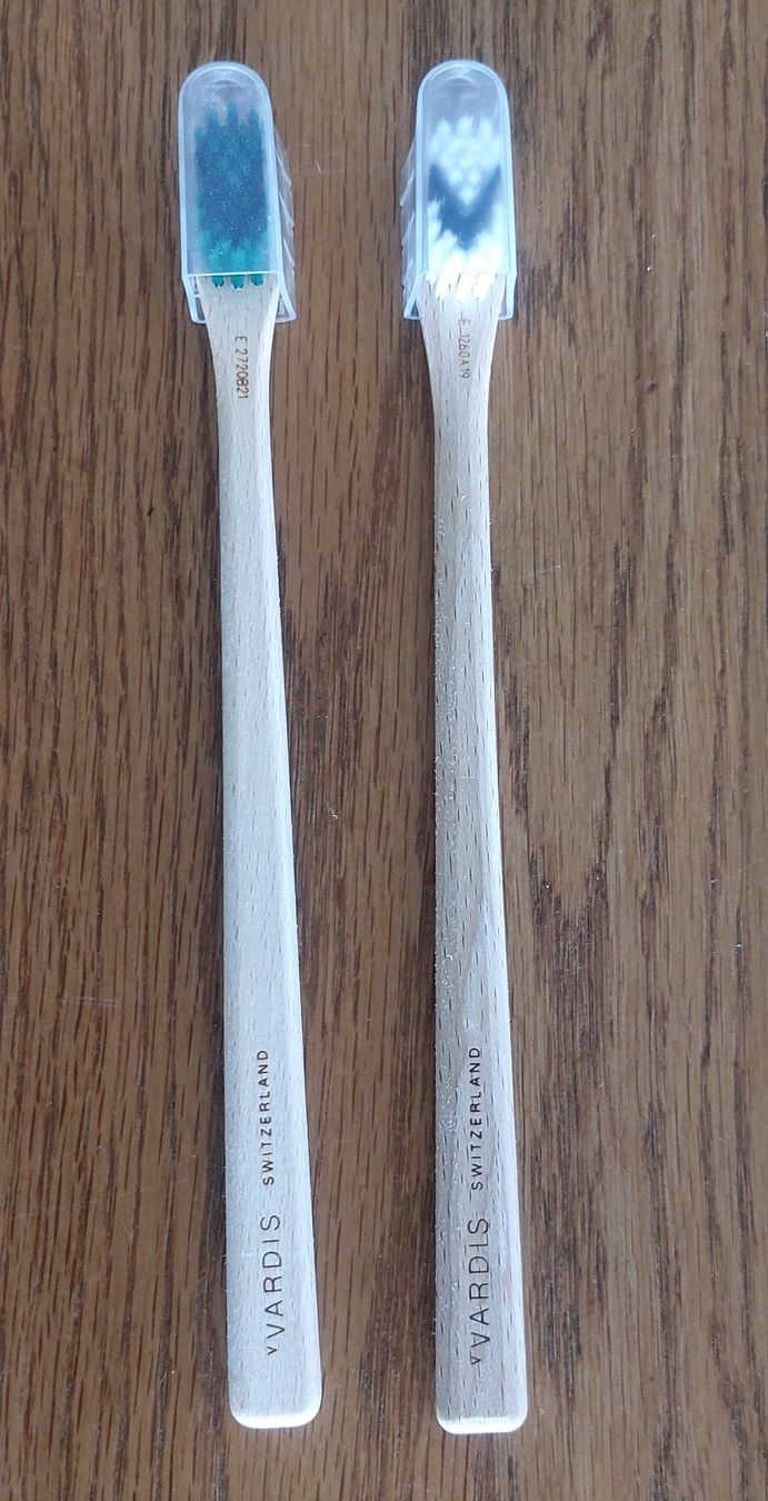 Cura dei denti: vVardis 2 Holzzahnbürsten – Nuovo (secondo la descrizione) da Aarau Rohr venduto da meeruisland