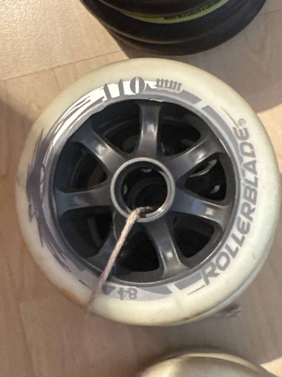 Pattini in linea & Pattini a rotelle: Rollerblade mit Zubehör – Usato da Schlierbach venduto da Lega1 5