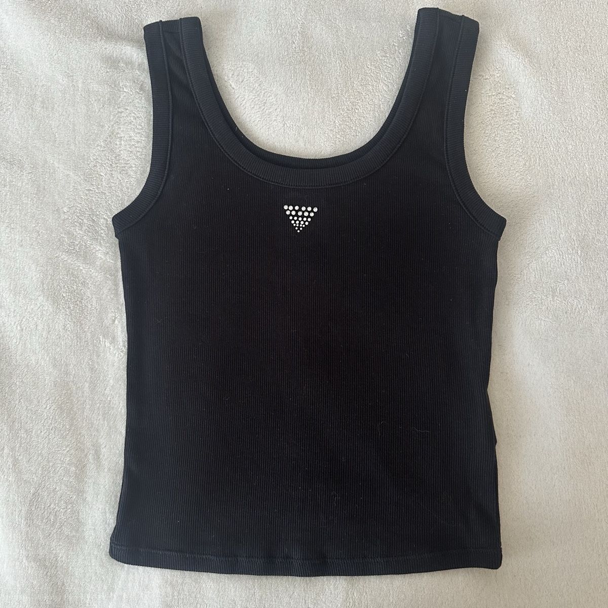 Guess Tops: Guess Y2K Rhinestone Tank Top – Gebraucht aus Givisiez von dor_xb9k