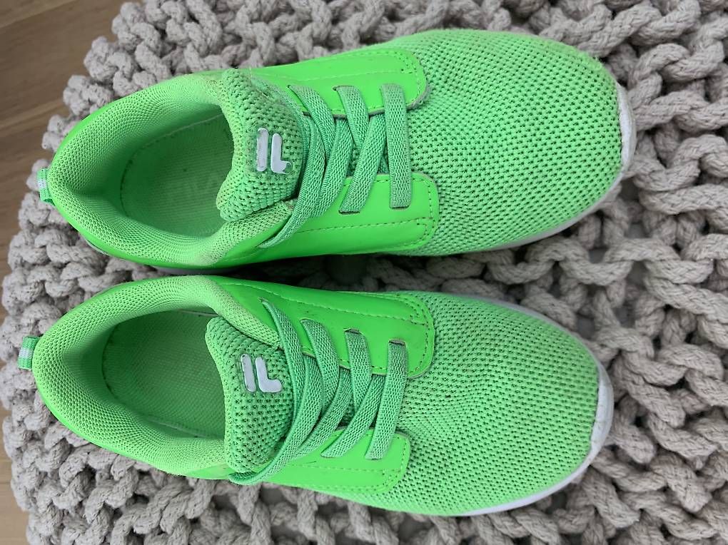 Chaussures garçon: Turnschuhe Grösse 29 – D'occasion à Otelfingen par che_26d5 3