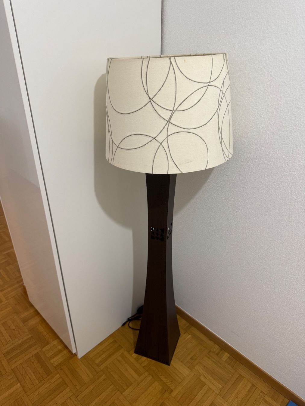 Lampade: Stehlampe mit Lampenschirm – Usato da Bassersdorf venduto da schweizshop