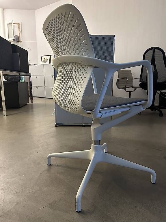 Stühle: Chaise Herman miller  – Neu und originalverpackt aus Choulex von superposition 1