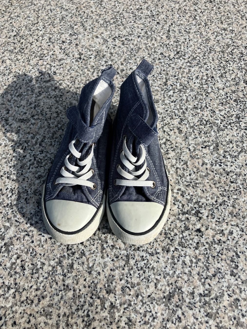 Scarpe per ragazzi: Stoffschuhe Gr. 28 – Usato da Rüegsauschachen venduto da moeschtu82