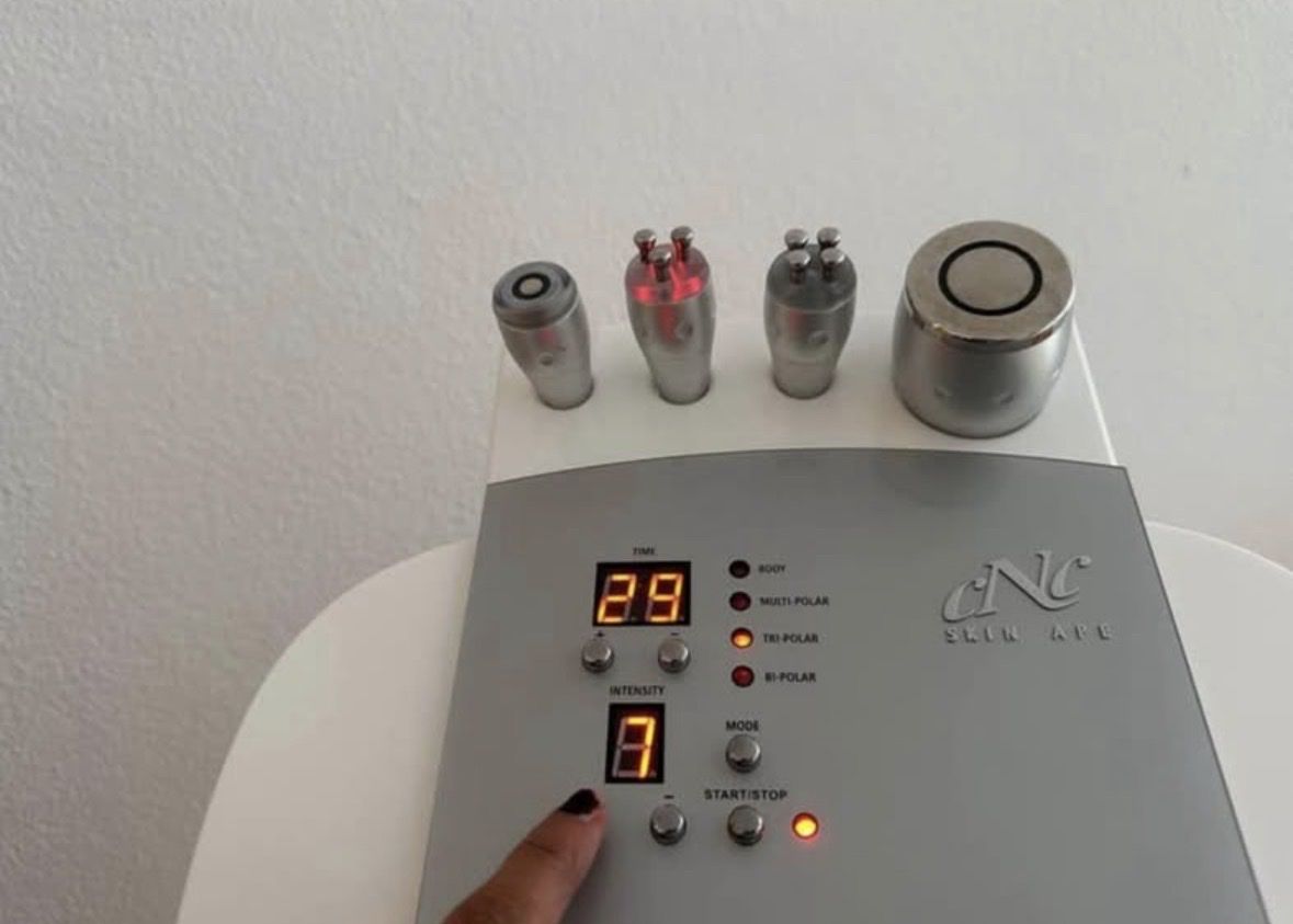 Attrezzature mediche: Radiofrequenz von CNC – Usato da Hombrechtikon venduto da maryg01 2