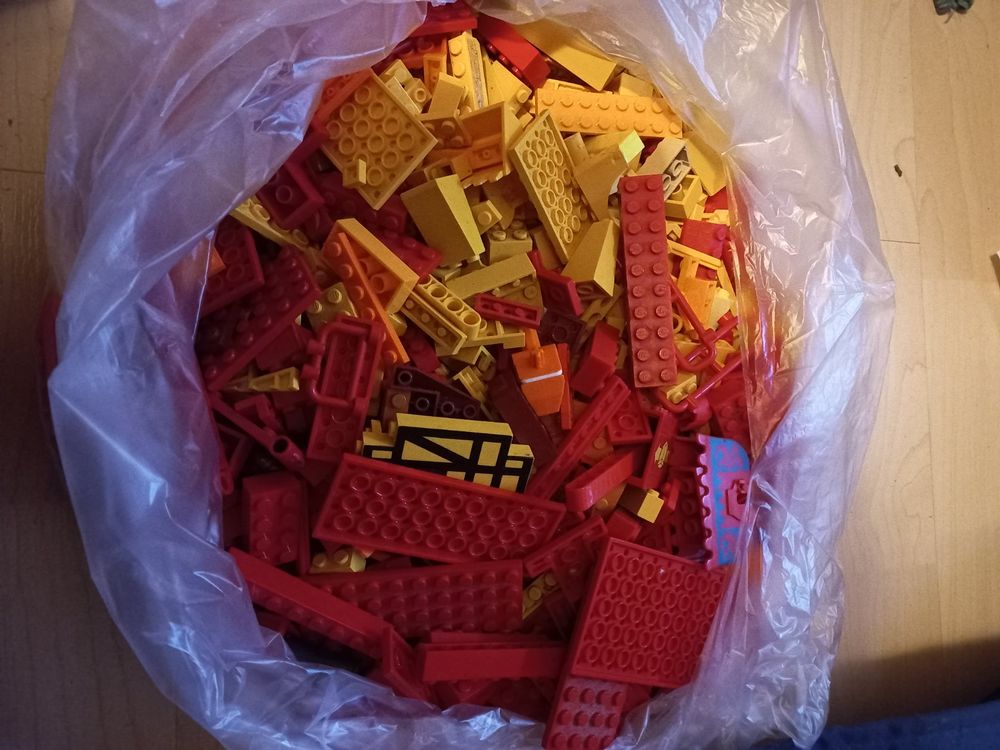 Lego rot und gelb 1.8 kg (Gebraucht) in stallikon für CHF 17 – mit ...