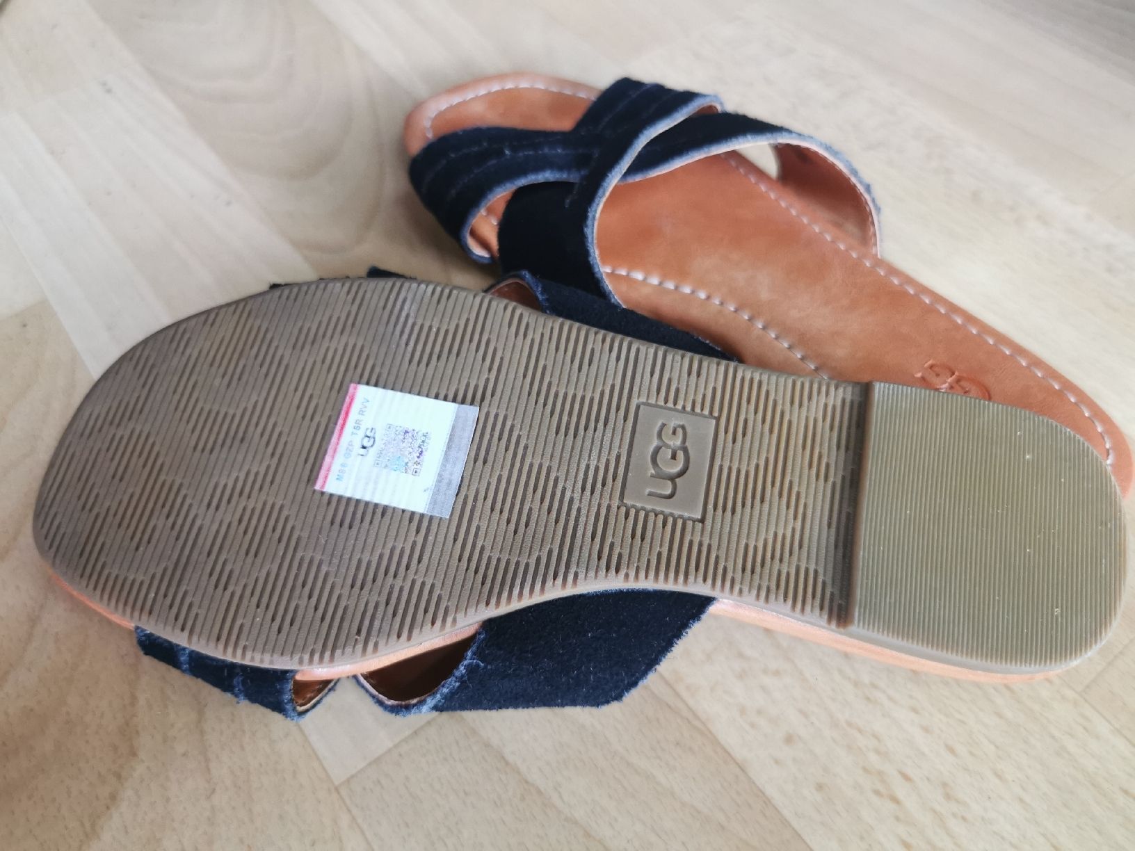 Ugg Damenschuhe: UGG Damen Schuhe Gr 37. – Gebraucht aus Schlieren von vlalif 3