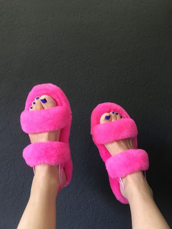 UGG Oh Yeah FellHausschuhe in pink Kaufen auf Ricardo