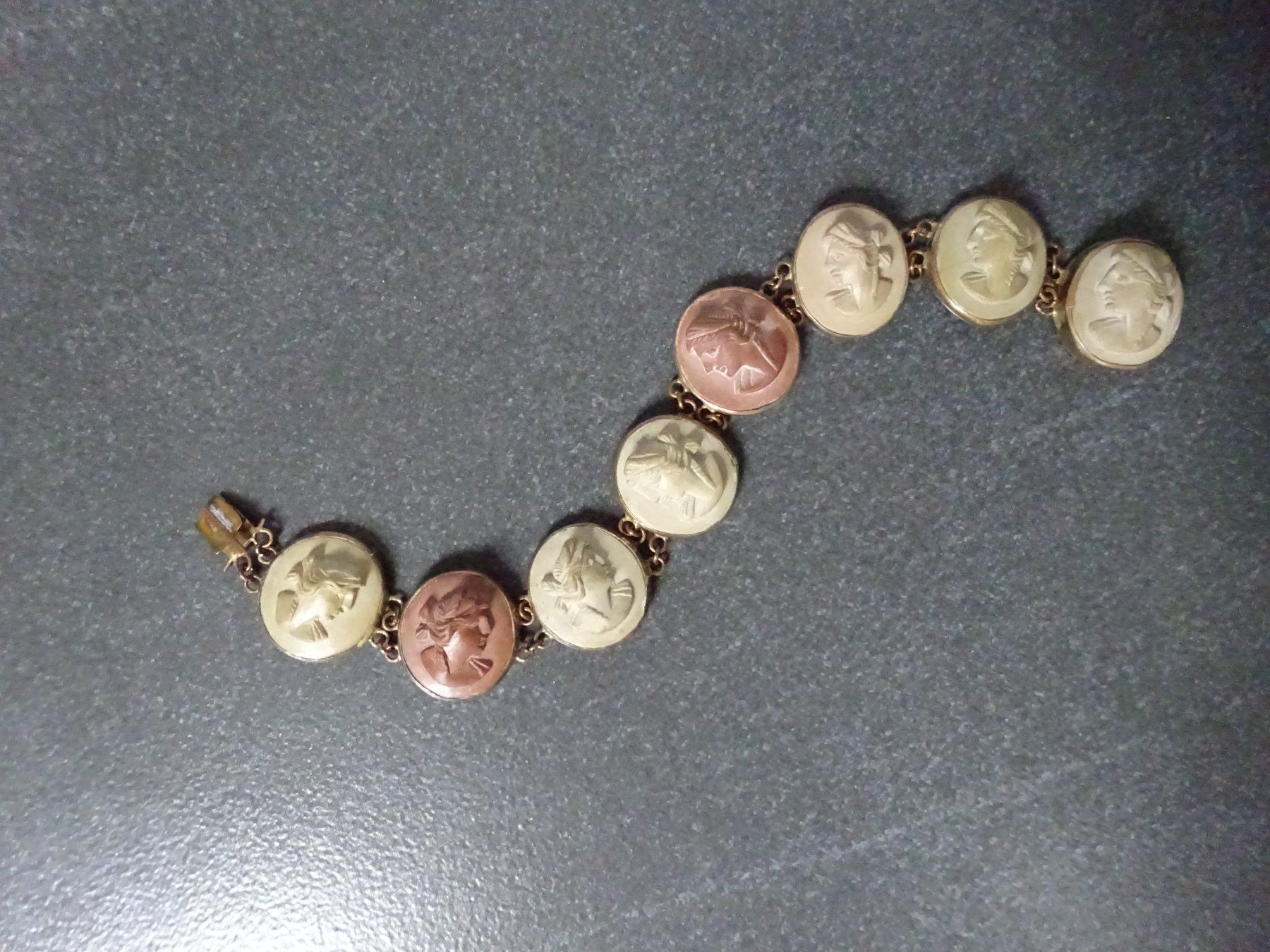 Bracciali & Braccialetti: Antikes Armband / Kamee Lava – Usato da Oetwil am See venduto da Senegal 3