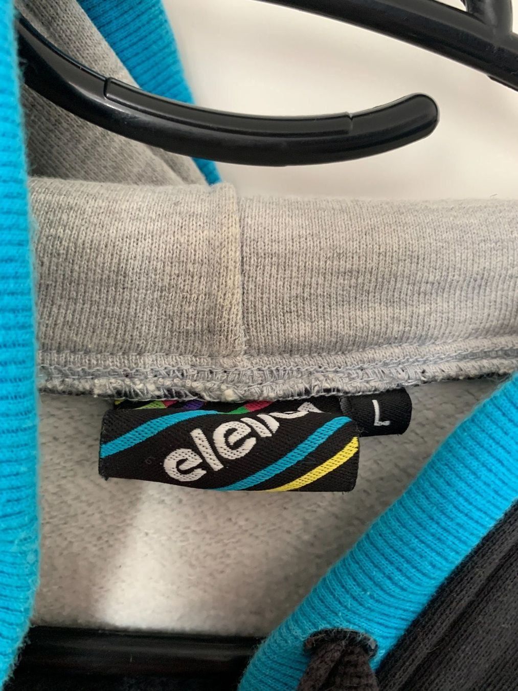Pullover & Sweatshirts: Eleven Hoodie Large – Gebraucht aus Dübendorf von CellarSeller 2