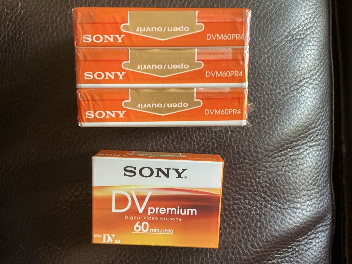 Leerkassetten: Sony DVM60PR4 DV premium Mini DV Cassettes 4 pieces – Neu und originalverpackt aus Meilen von Gamarragae