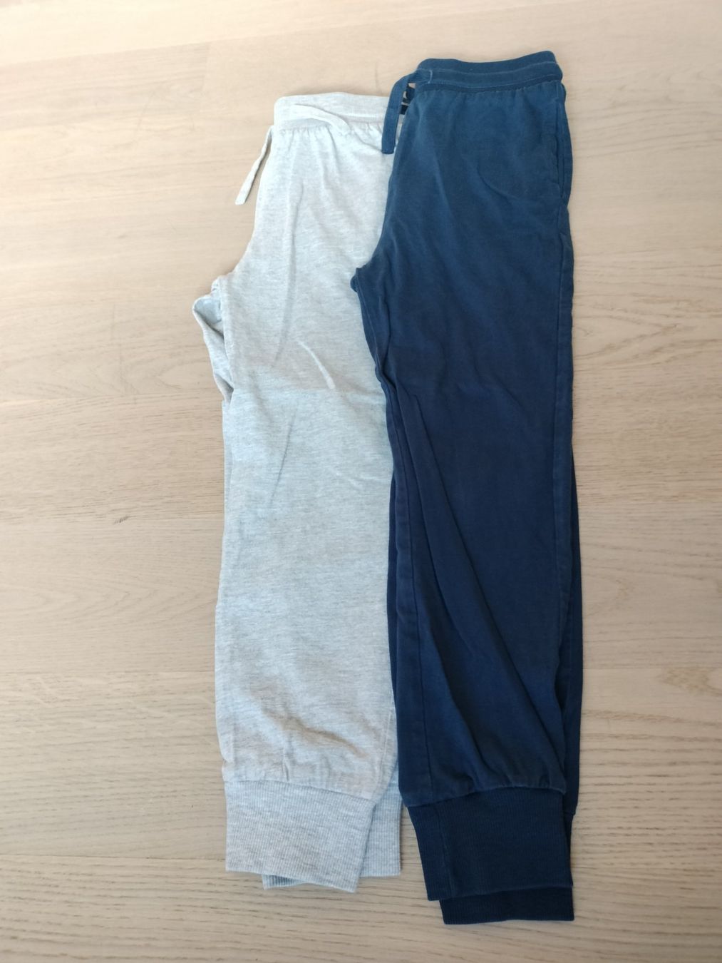 Pantaloni: 2x Trainerhose Grösse 134 – Usato da Neftenbach venduto da TheKringel