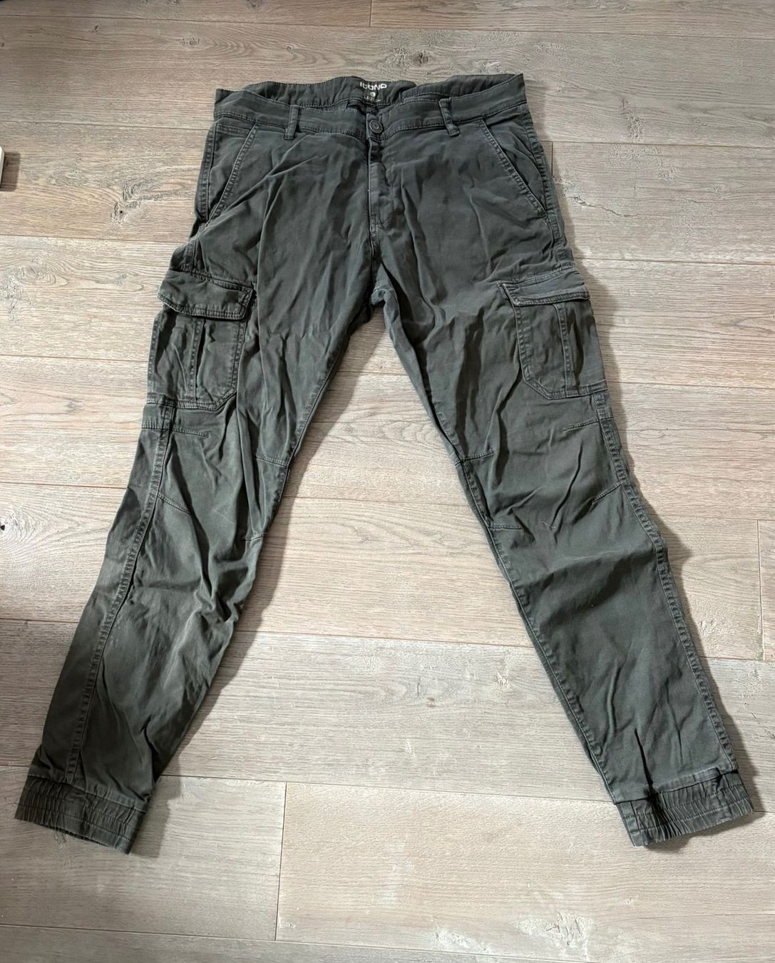 Pantalons: ICONO Cargo Hose dunkelgrau Grösse L – D'occasion à Goldach par jil_vnd8