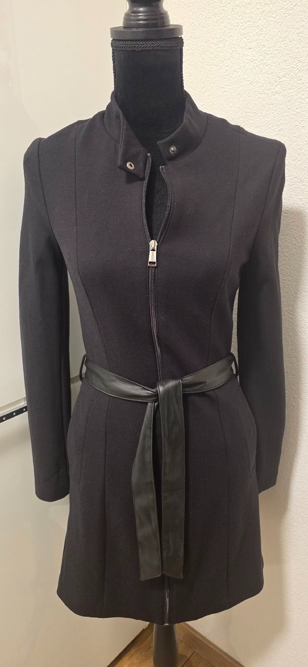 Guess Cappotti: Guess Long Blazer mit Gurt Gr. 36/S schwarz – Usato da Mollis venduto da dst_5wqf