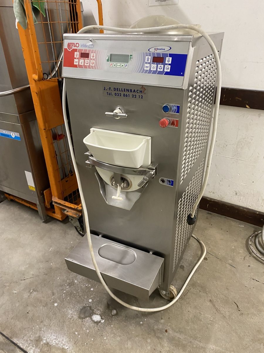 Elettrodomestici da cucina: 2 Eiscrememaschine und eine Schockoladenmaschien – Usato da Dietikon venduto da dia_y8y5 5