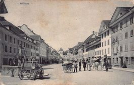 Willisau, Brunnen beim Untertor, belebt, gelaufen 1909