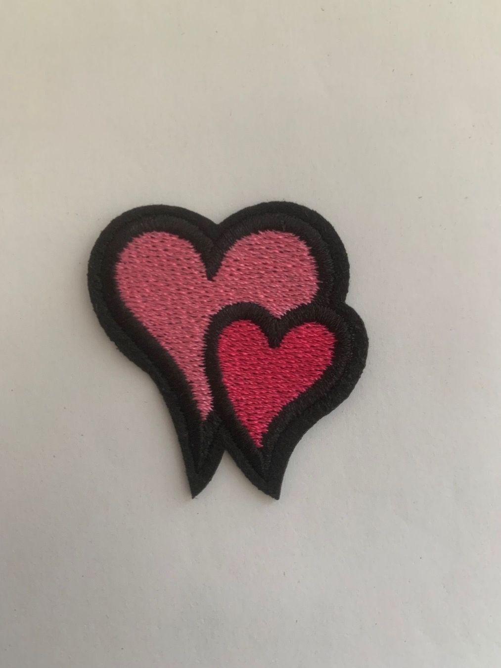 Toppe: Herz Rosa Badge, Patch, Bügelbild – Nuovo e nell'imballaggio originale da Ostermundigen venduto da Mcone