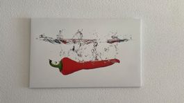 Rote Chili im Wasser - Wandbild auf Leinwand