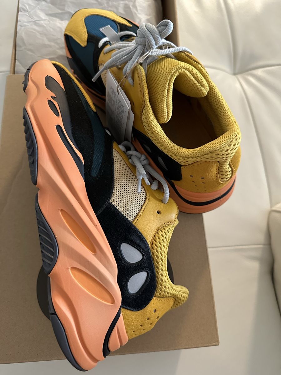 Adidas Herrenschuhe: Adidas Yeezy 700 V1 Sun Size.44 – Neu und originalverpackt aus Uitikon Waldegg von Almostheaven 1