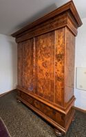 Antiker Barockschrank Nussbaum, Basler Landschrank