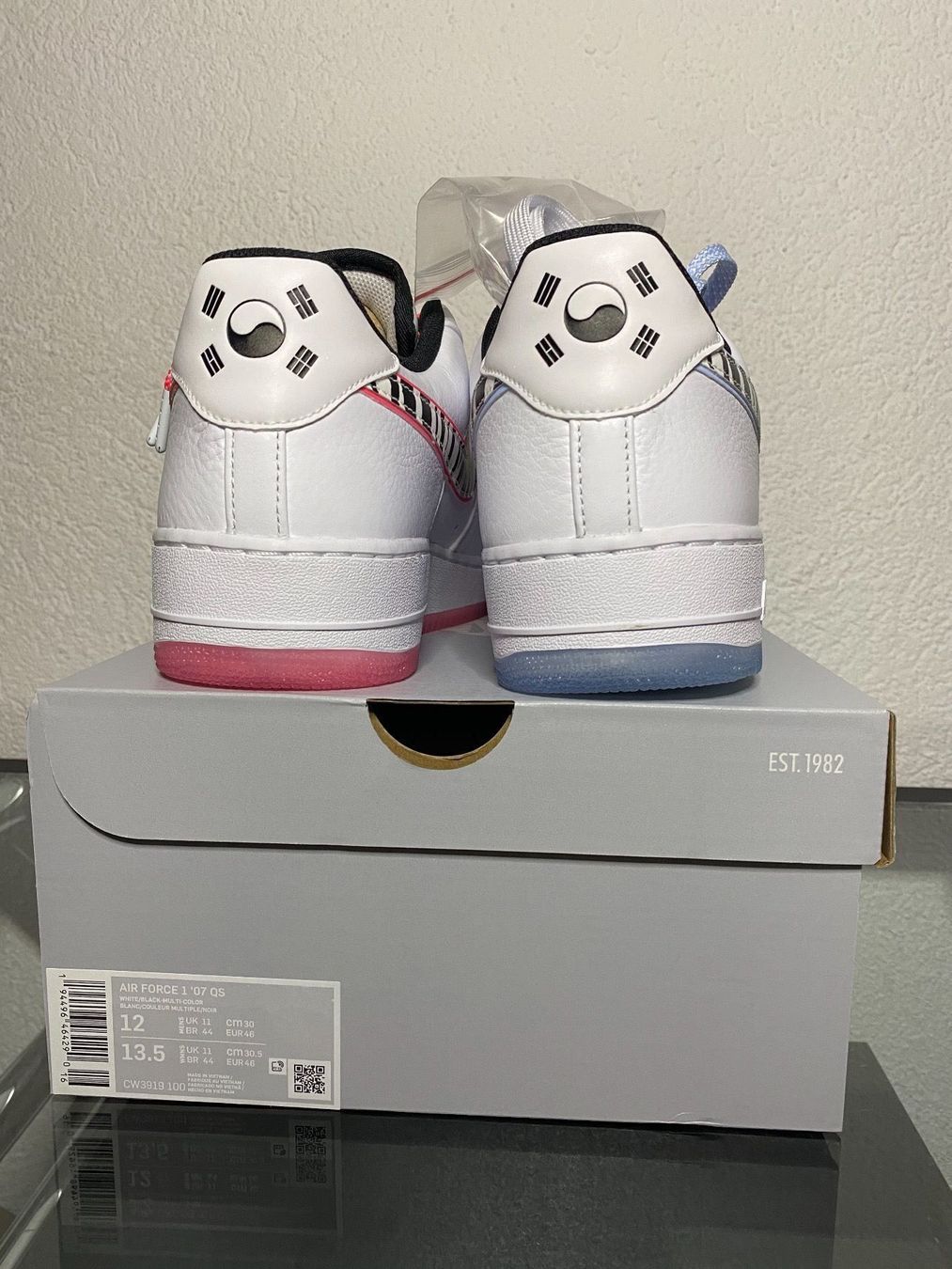 Nike Herrenschuhe: NIKE AIR FORCE 1 LOW SOUTH KOREA – Neu und originalverpackt aus Obersaxen von Bob-omb 3