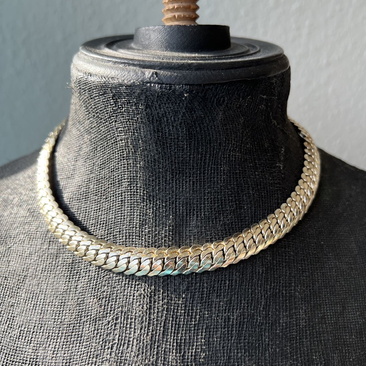 Catenine: Stunning Vintage Silver Tone Statement Necklace Choker – Usato da Genève venduto da Kookiek