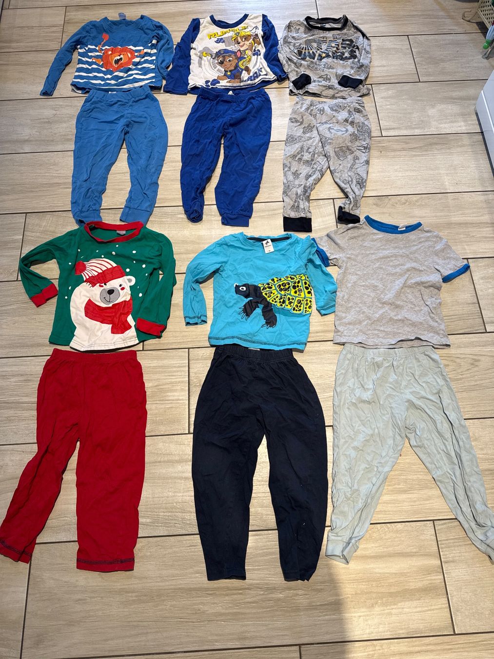 Pigiama & Simili: Pijama Set 98/104, 6 Stück – Usato da Gelterkinden venduto da Familienferien