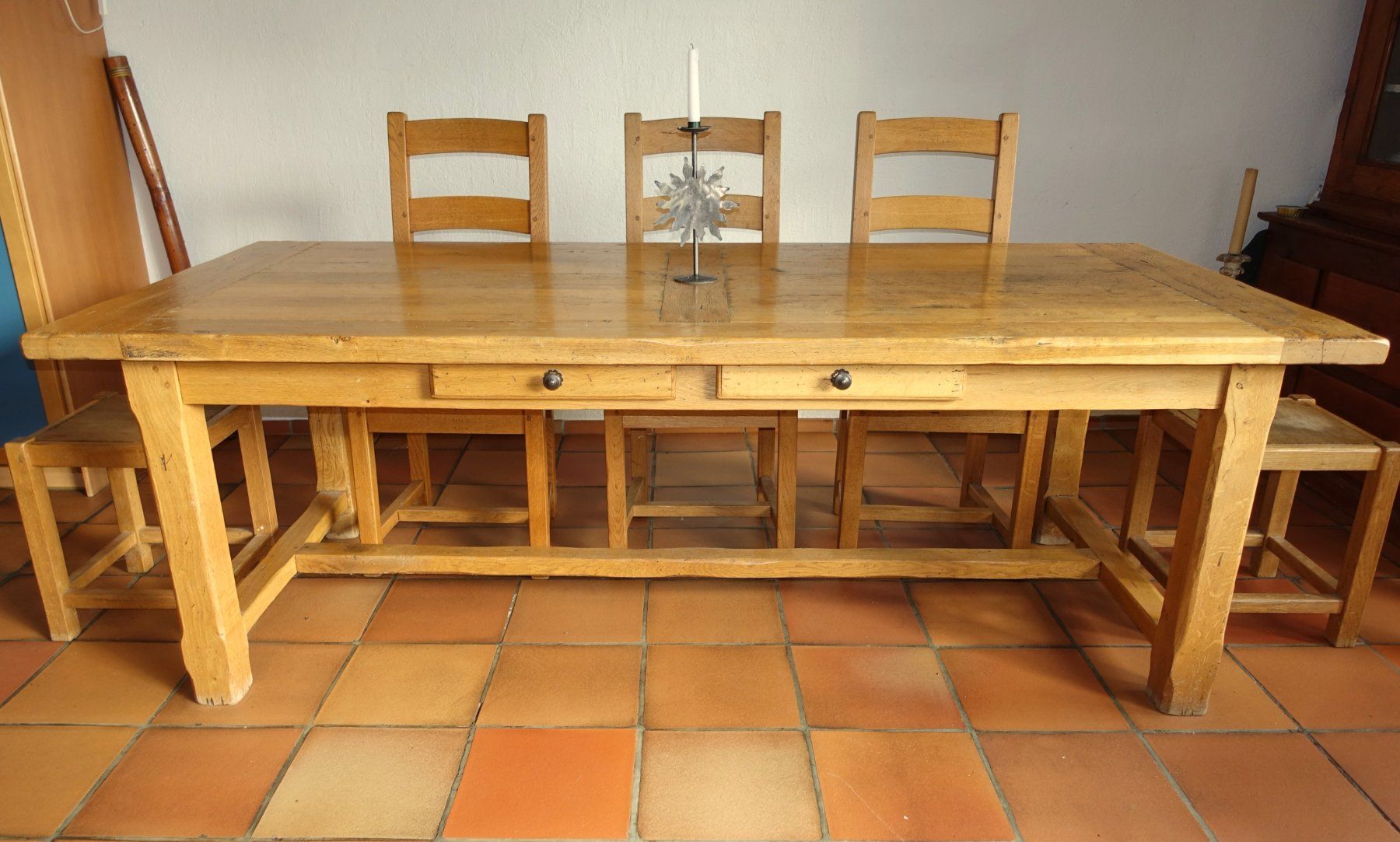 Tables: Klostertisch massiv, Eiche, ausziehbar, Stühle, Hocker – D'occasion à St. Pantaleon par datendrang1