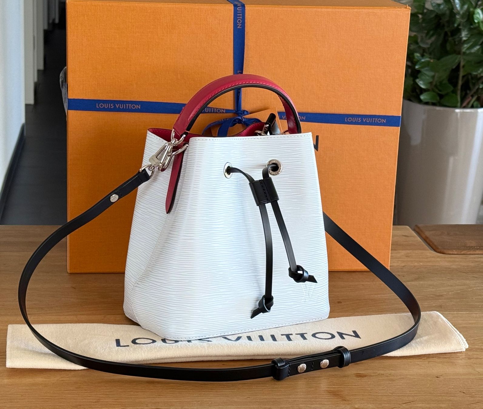 Louis Vuitton Borse da donna: Louis Vuitton NeoNoe BB – Usato da Reinach AG venduto da BisMad3 4