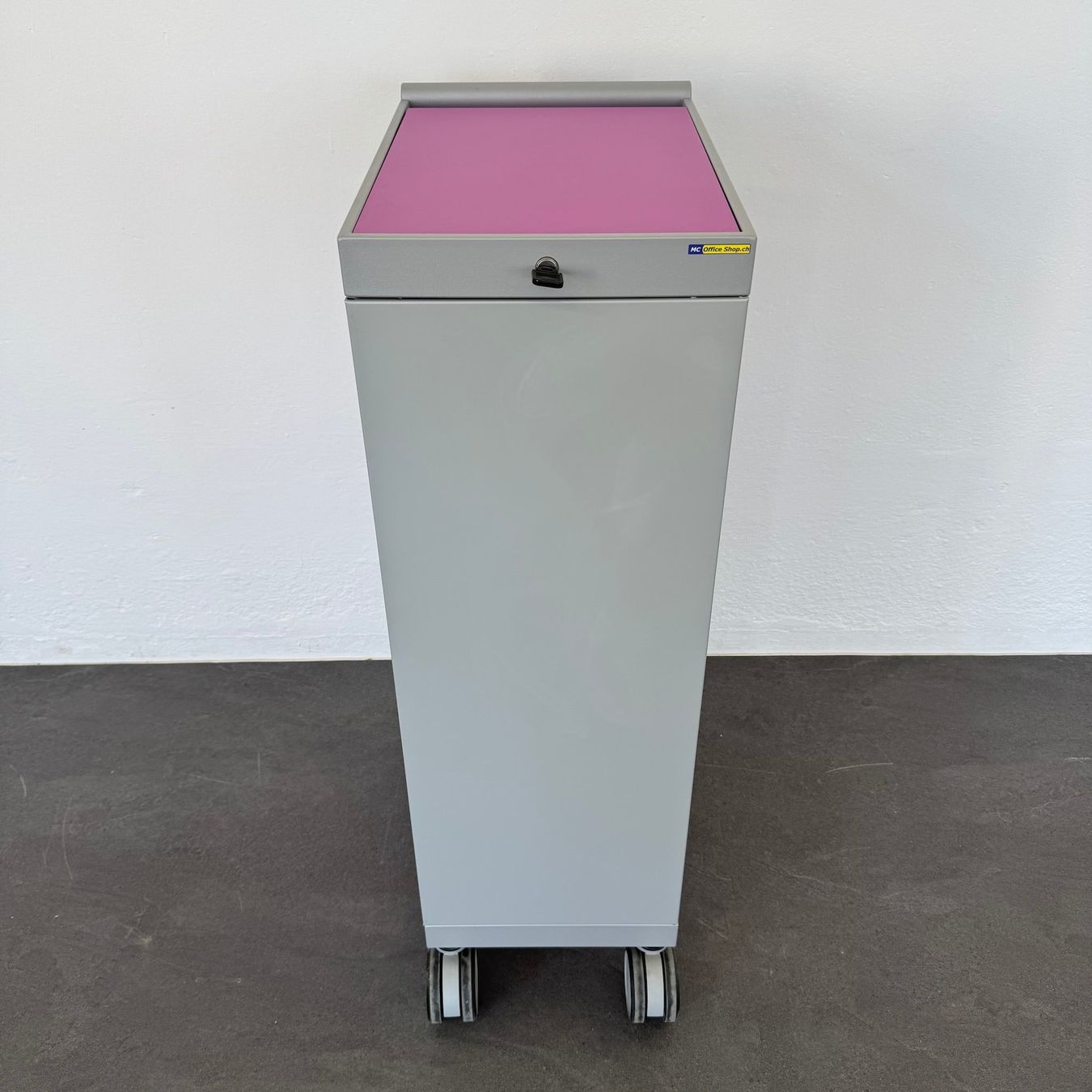 Banconi: Denz D3 Roll-Caddy Pink mit Schlüssel – Usato da Schönenwerd venduto da mcofficeshop