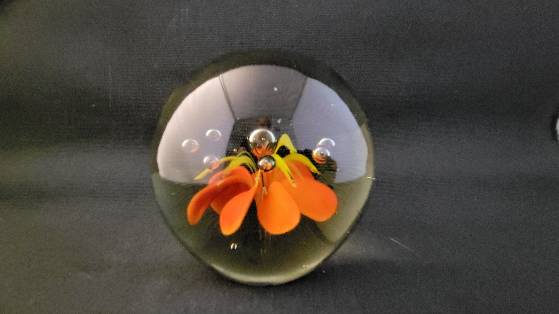 Statuette: Grosses Paperweight – Usato da Basel venduto da spinne02