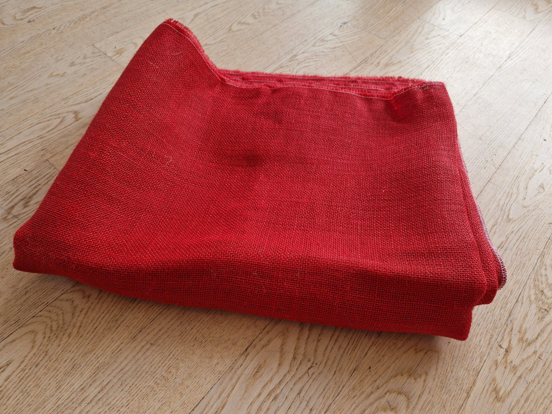 Stoffe: Jute Stoff rot (Rupfen) 180x150cm – Neu (gemäss Beschreibung) aus MUEHLAU von ibo_5c7d