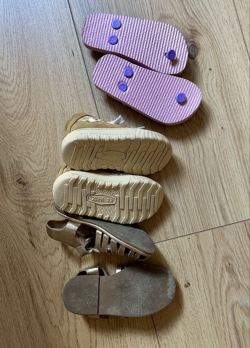 Scarpe per ragazzi: Kinder Schuhe Gr. 22-23 – Usato da Zürich venduto da Lena.17 1