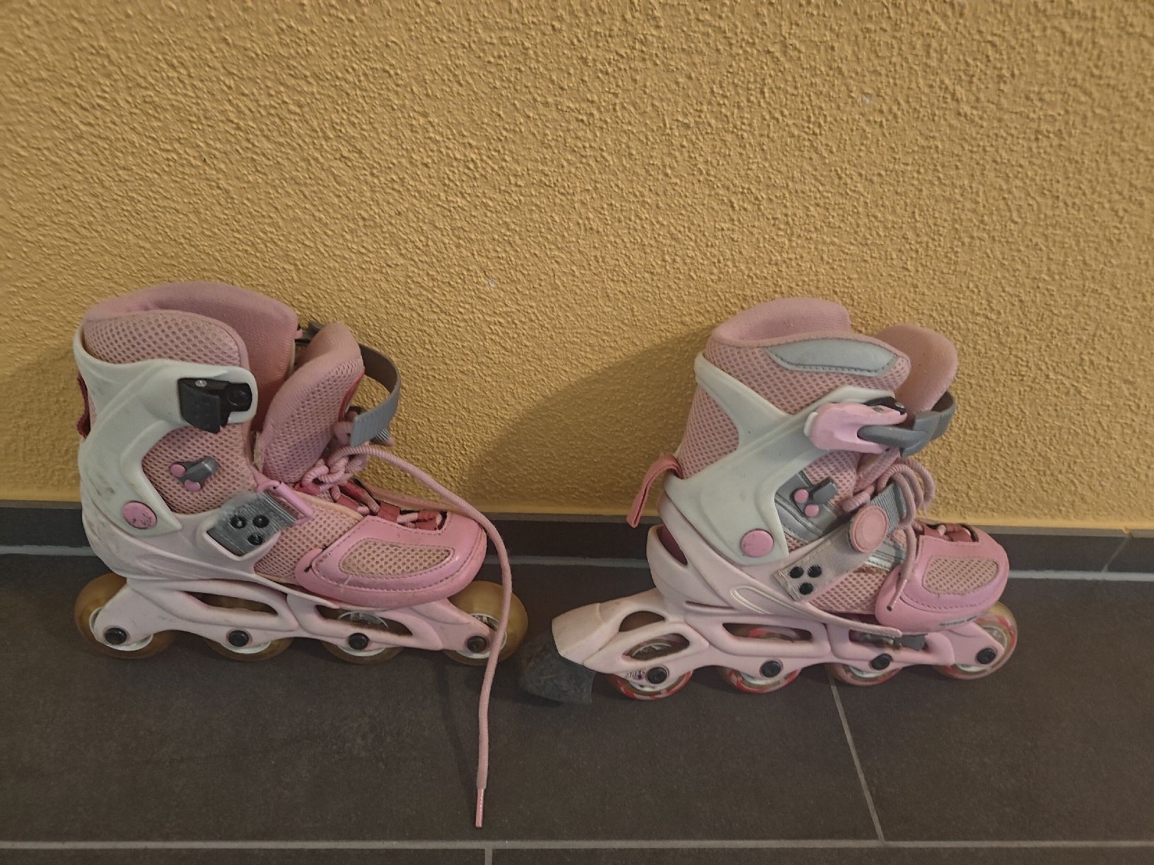 Pattini in linea & Pattini a rotelle: Rollerskates for kids, size 29-32 – Usato da Fällanden venduto da antogranell